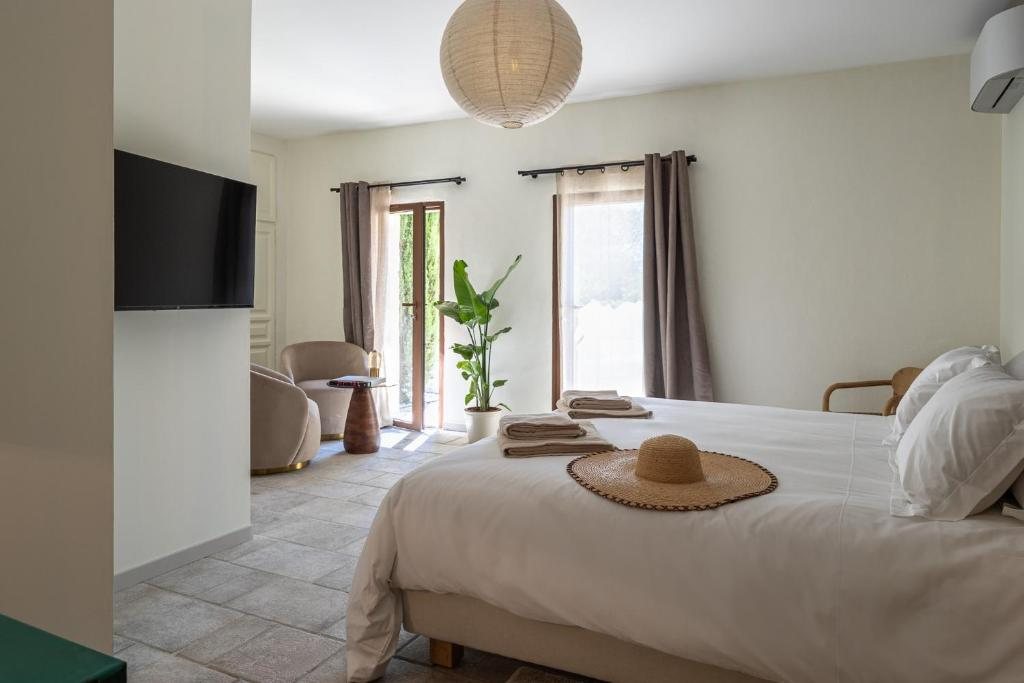 Deluxe Room N. 2 — le lit ouvert sur le jardin