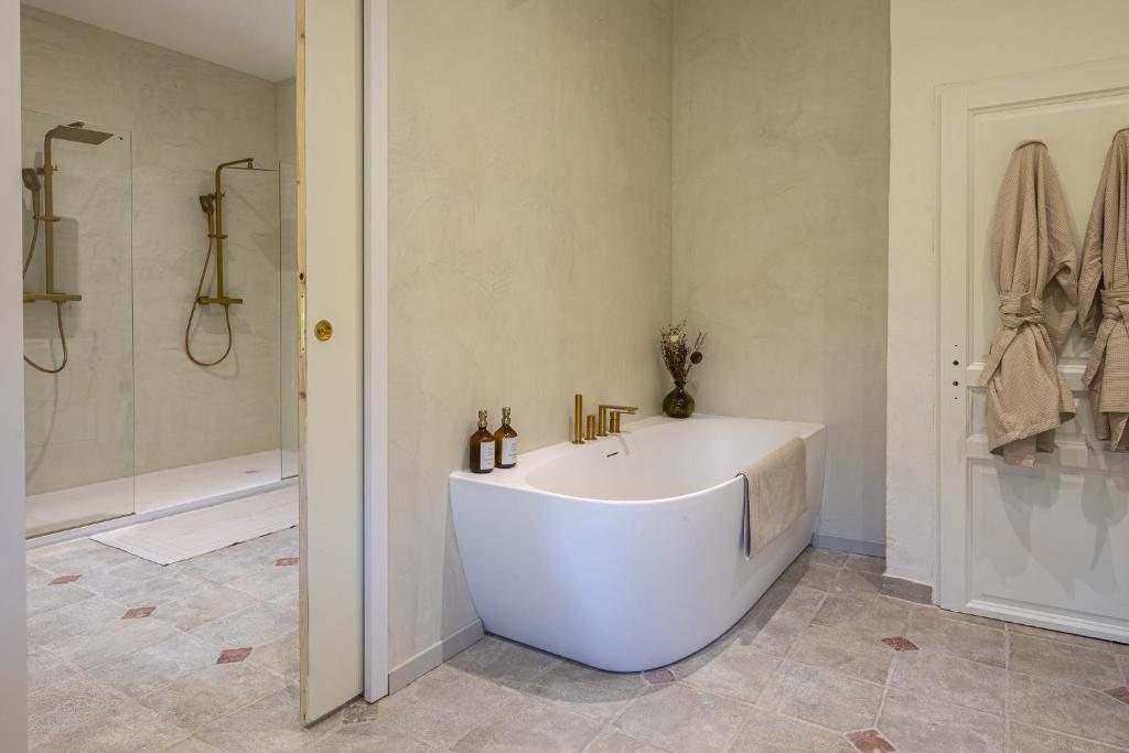 Deluxe Suite — la baignoire îlot